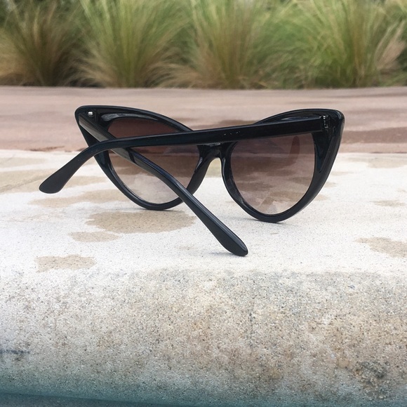 “Leah” Sleek Lady Cat Eye Small Frame Sunnies - Picture 3 of 3